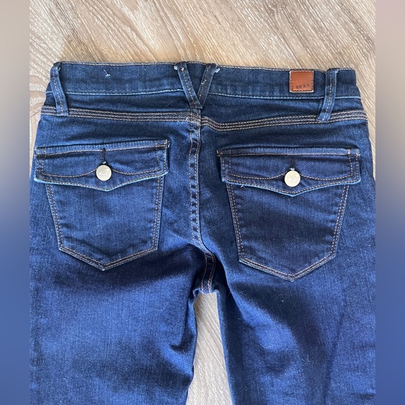 Roxy Denim Low Rise Flare Jeans Tall Y2K sz 1 / 25 - Picture 2 of 9